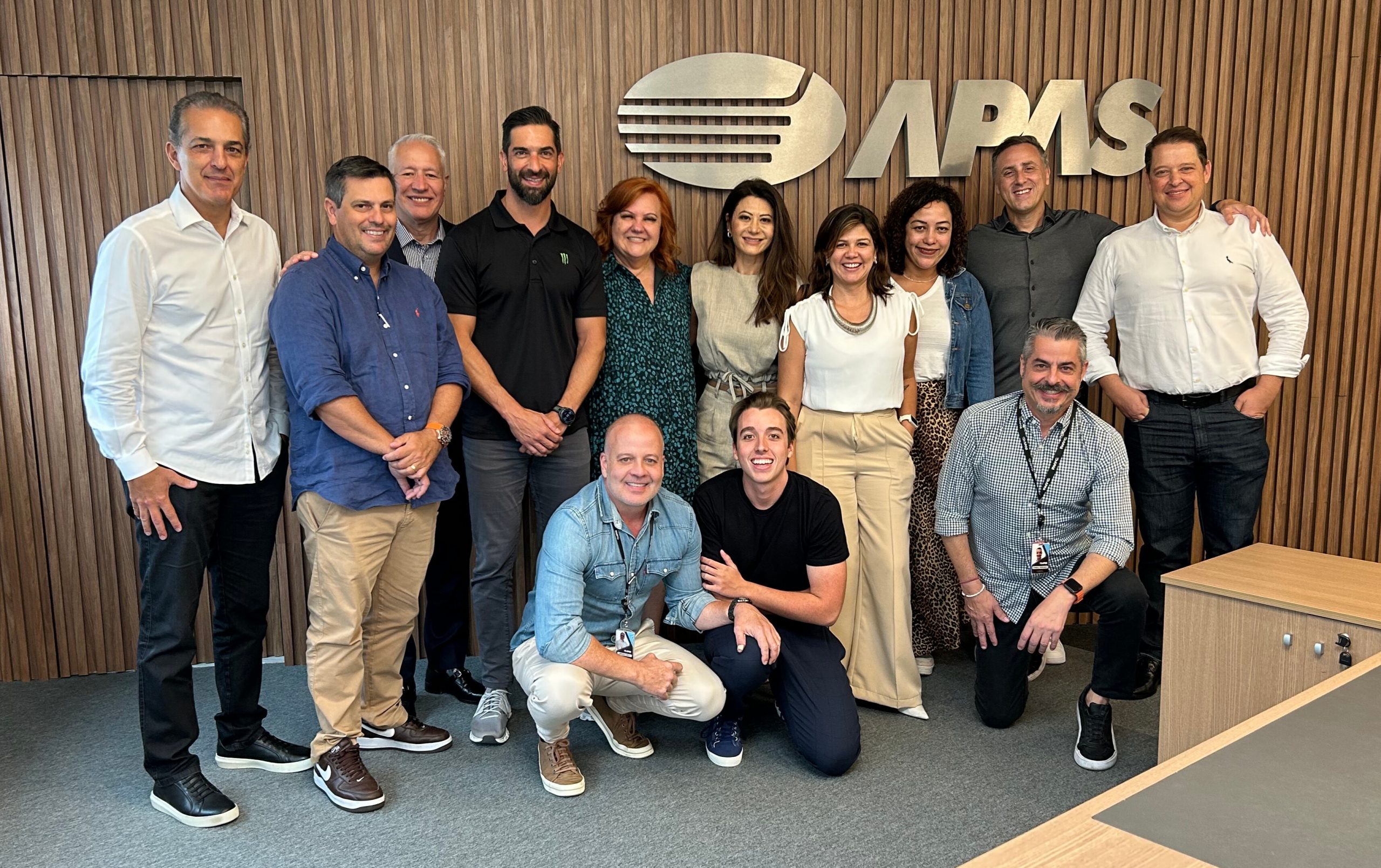 APAS recebe executivos da Monster para discussão de negócios e ...
